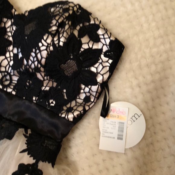 NWT Formal Dress with Lace Detail - Picture 5 of 6